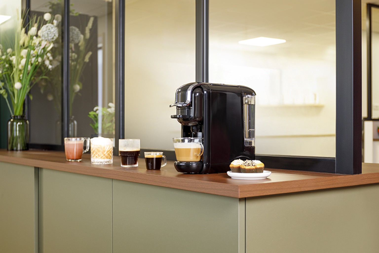 COFFEE_MAKER_SCESC2206B_AMBIANCE-1536x1536